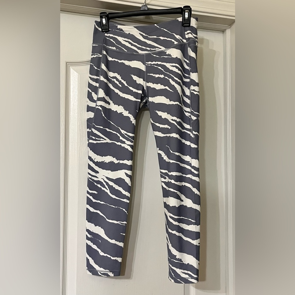 CALIA By Carrie Underwood Blue White Animal Print Mid Rise Pocket Med Leggings
